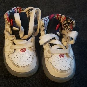 Retro White and Red Air Jordan Retro 1 Mid
